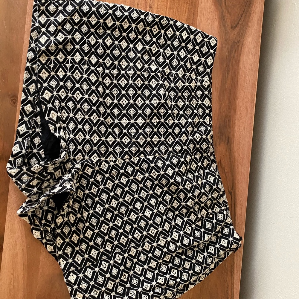 Geometric Embroidered Shorts - Picture 2 of 2